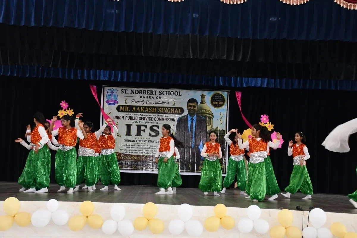 School Celebrations - Photo 15